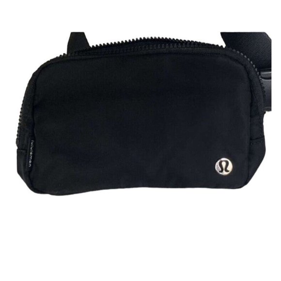 lululemon athletica Handbags - Lululemon Everywhere Belt Bag Water Repellant One Size Unisex Black LU9AX2S